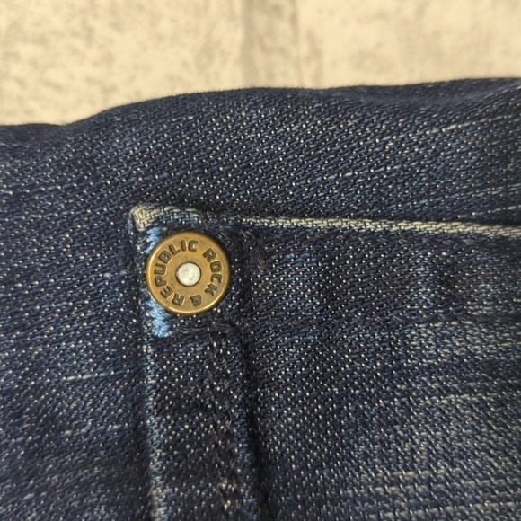 Rock and Republic Dark Wash Low Rise Bootcut Jean Size 28 - Picture 7 of 9